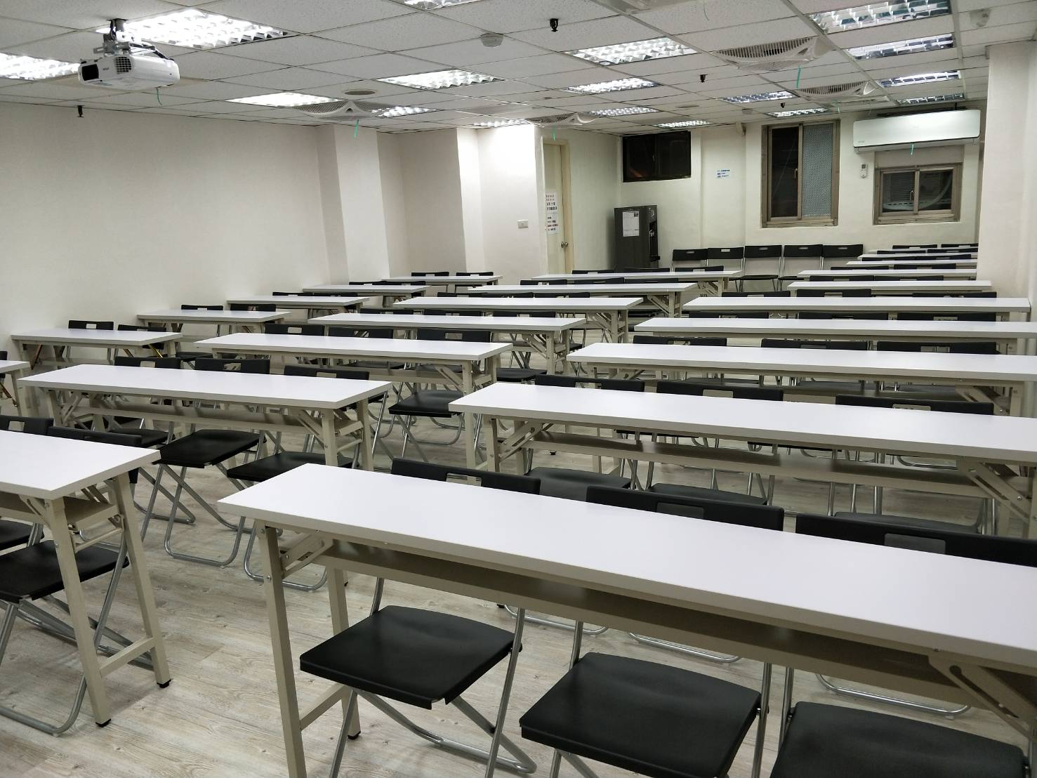 台北車站801教室-66人