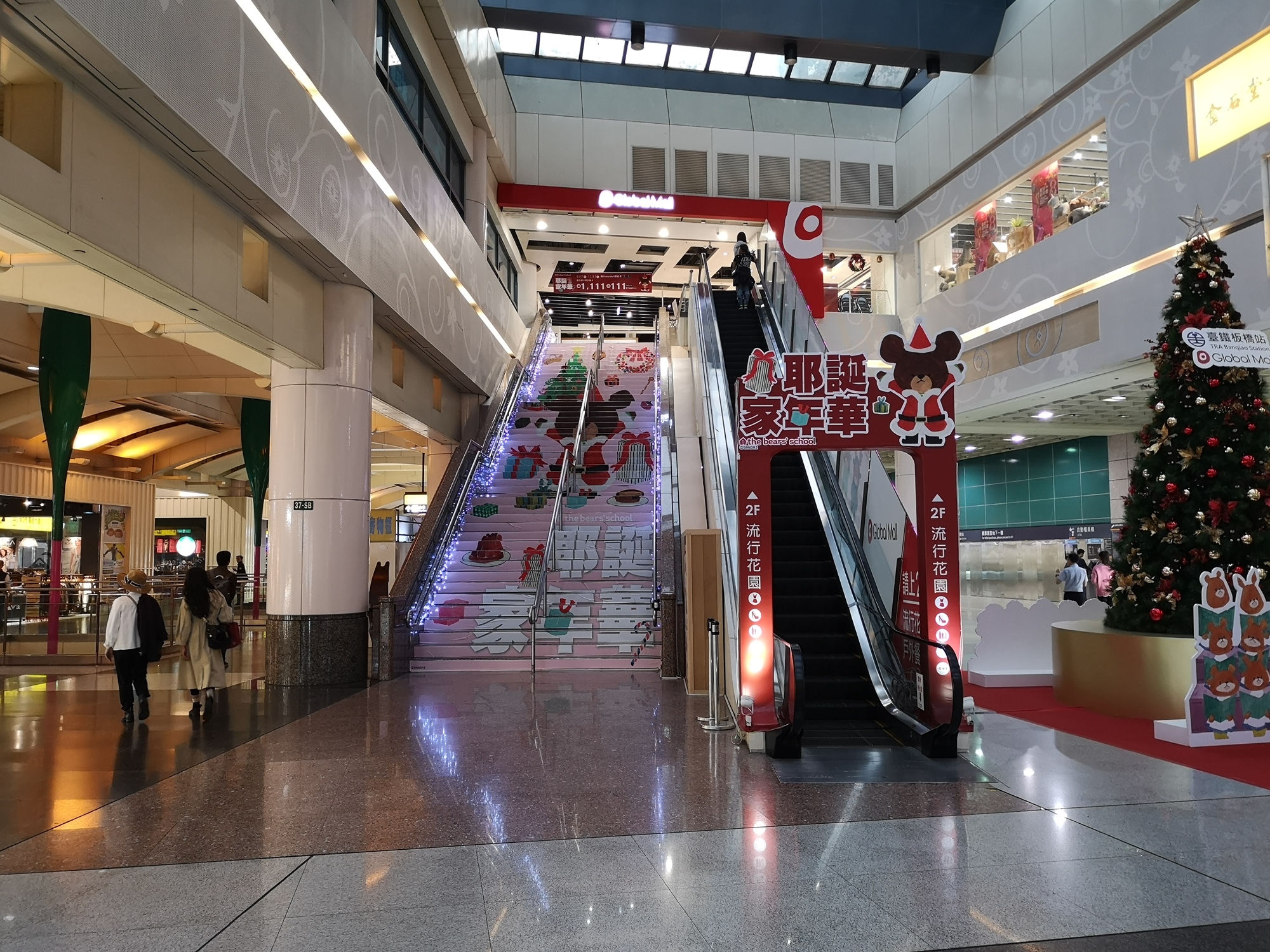 Global Mall板橋車站手扶梯