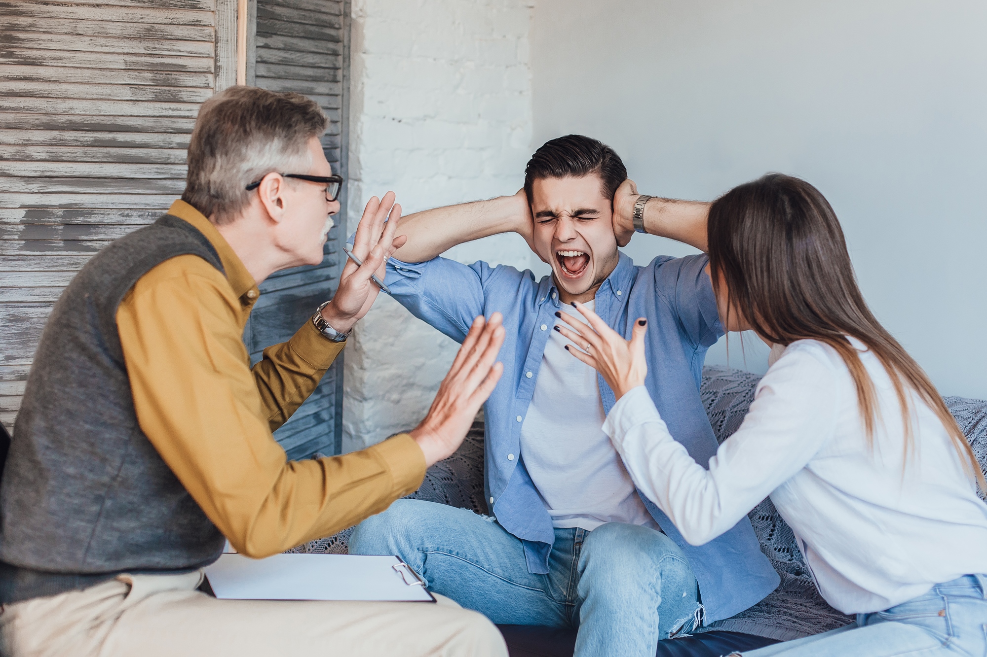 <a href="https://www.freepik.com/free-photo/young-angry-couple-after-therapy-session-with-family-psychologist_18455195.htm#query=quarrel&from_query=%E5%90%B5%E6%9E%B6&position=1&from_view=search&track=sph">Image by artursafronovvvv</a> on Freepik