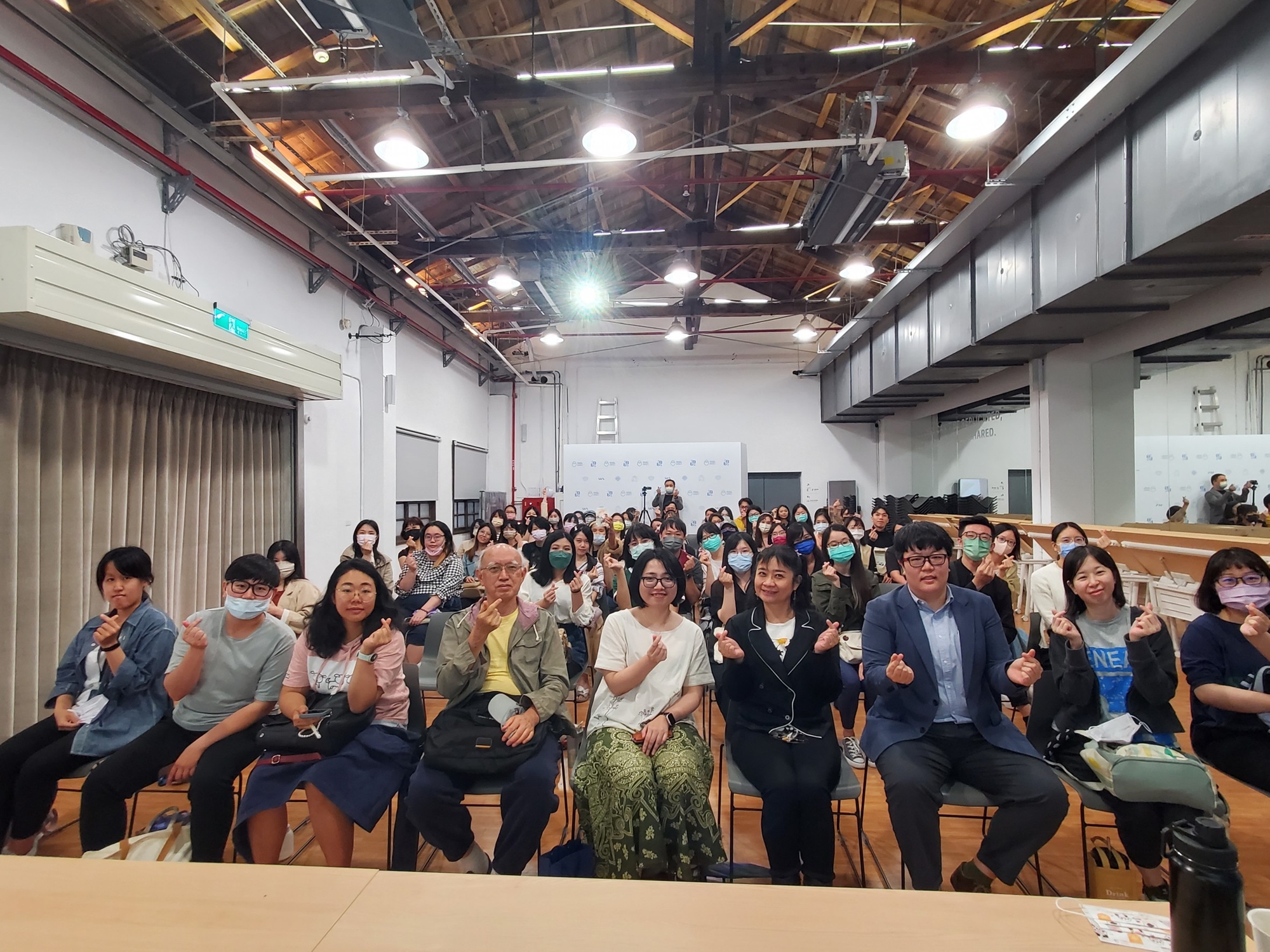 與合辦講座的顆粒老師、咪牙編輯合影