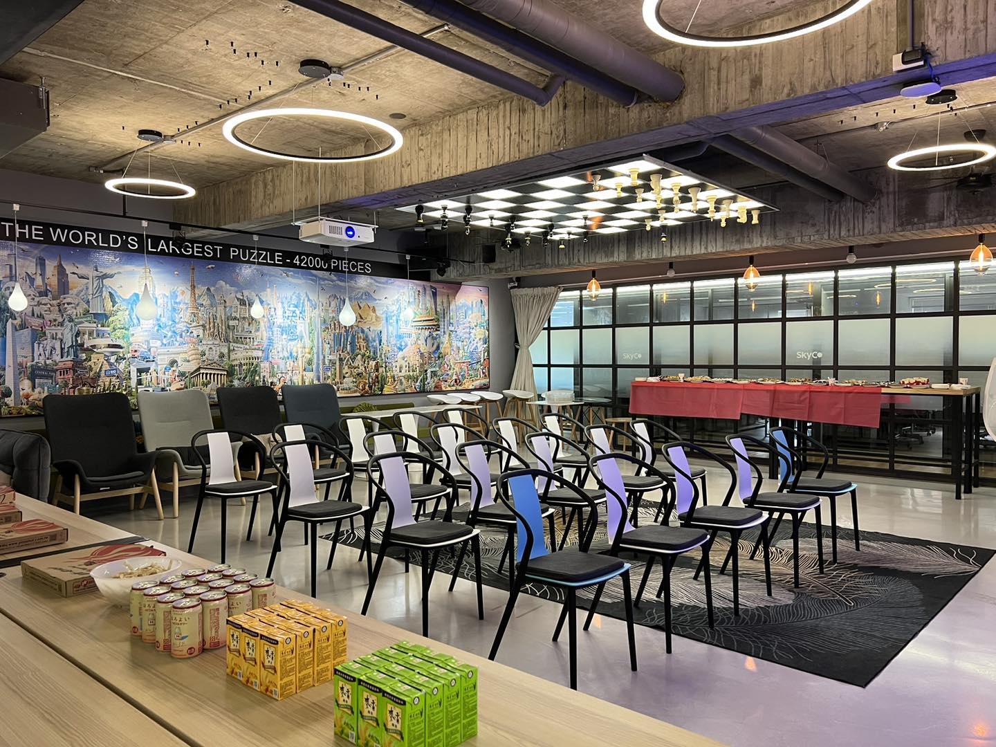 現代感✕舒適寬敞學習空間