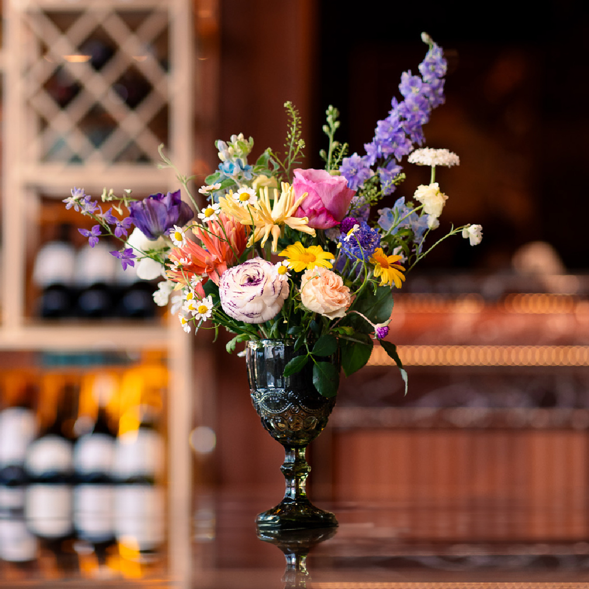 Miki Wei Studio 〈酒神的花園〉，沈醉在花香氣息中。