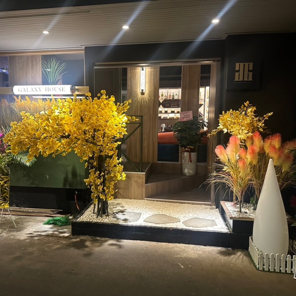 Galaxy House 銀河會所 松山店 門口