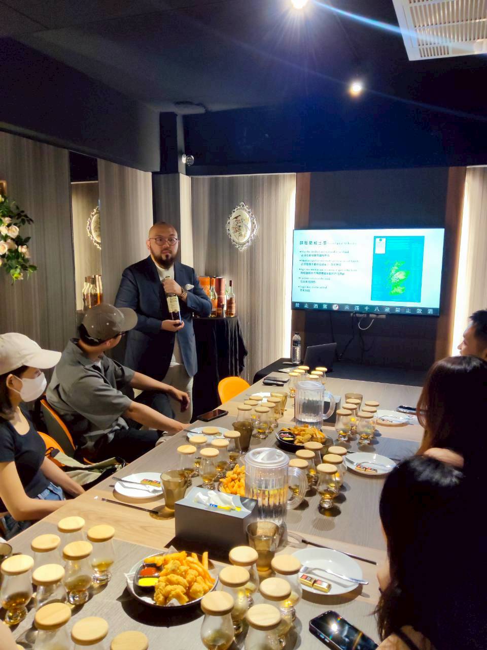 品酒會與講師現場畫面