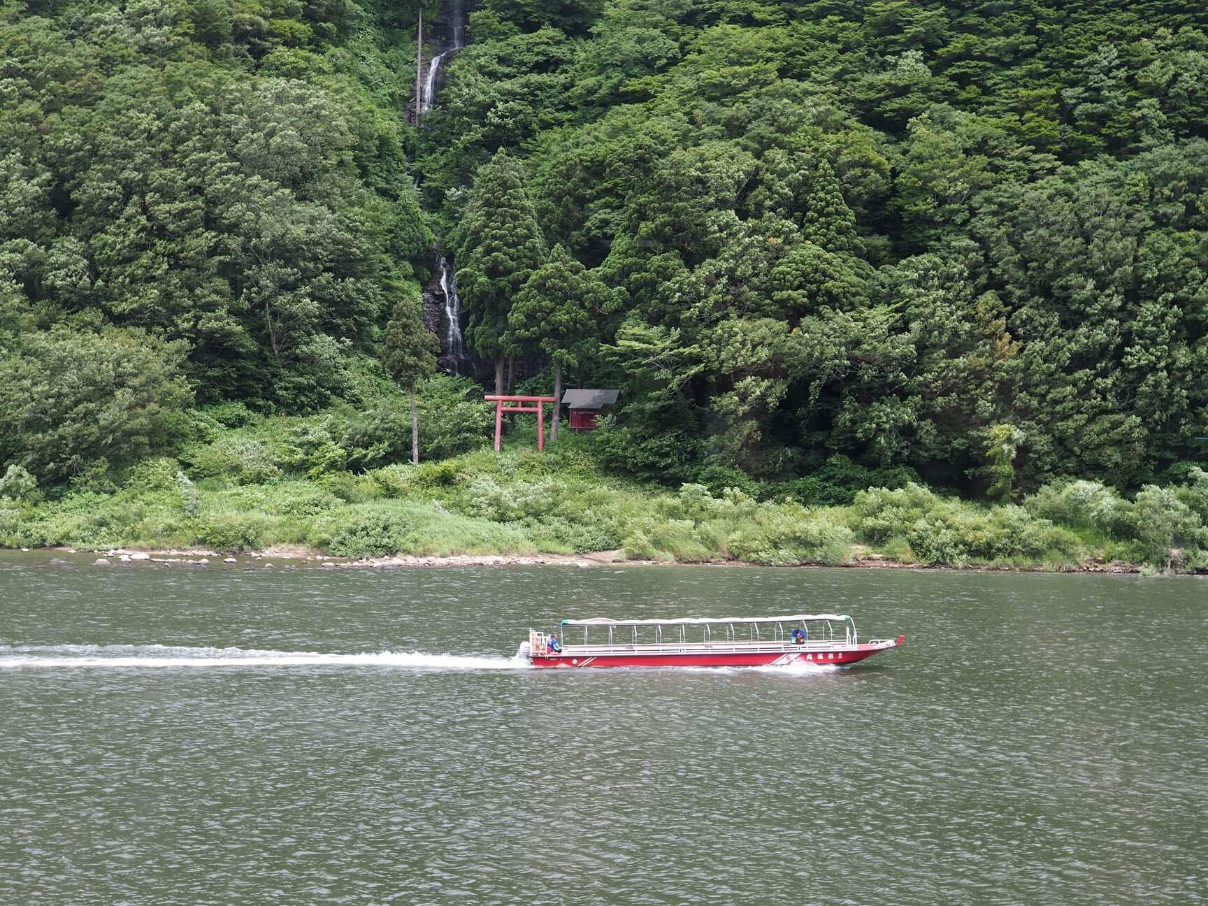 位於日本山形縣北部最上地區,人口4,000人的戶澤村