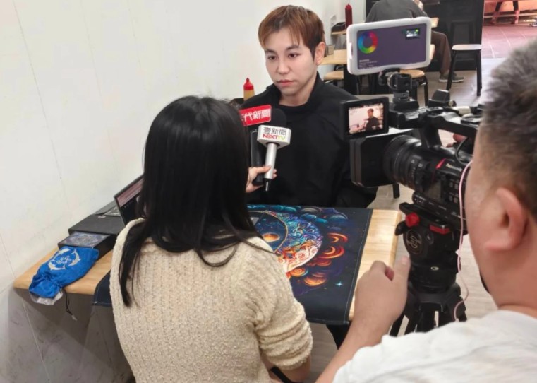 Sky老師接受媒體採訪畫面