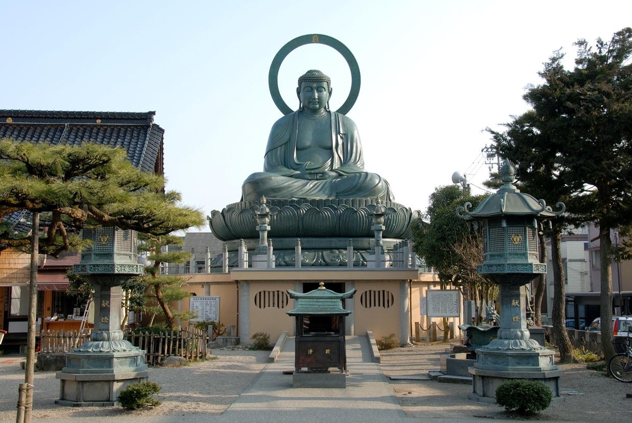 日本富山縣高岡大佛