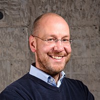 研思律得・海姆斯 (Jens-Lüder Herms)