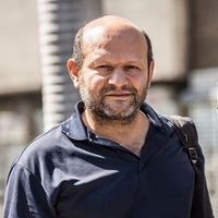 顧朋（Manouchehr）