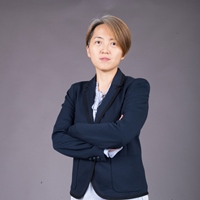 謝佩芳（Nicky Hsieh）