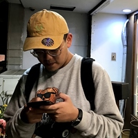 黃任霆