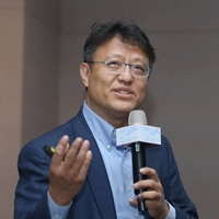 Hank Huang 黃經堯