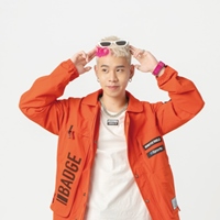 黃右年（YONIEN）