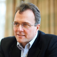 朱利安.柏金紹 (Julian Birkinshaw)