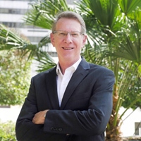 Randall L. Nadeau 那原道