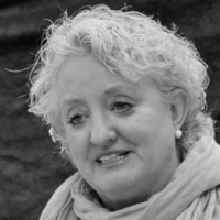 Anita Hummel 女士
