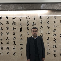初雅士