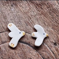 女子耳朵遊樂場