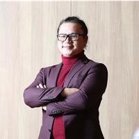 股怪教授 謝晨彥