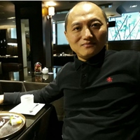 康弘毅