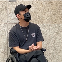 何秉錡（椅人）