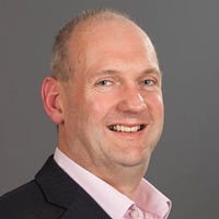 斯圖爾特·德森 (Stewart Desson ) 