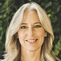 Victoria Findlay Wolfe