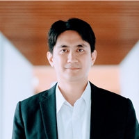 楊岳平 - 台大副教授