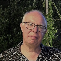 查爾斯.艾許 (Charles ESCHE)