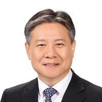 Dean Young-Suk Lim