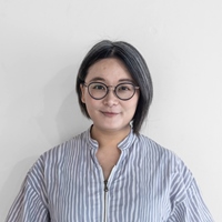 李育萱
