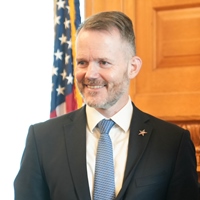 Jeff Dutton (杜杰夫)