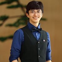 Coach 喬