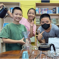 雲林草嶺國小學生