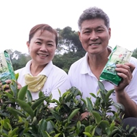 李秀峯、周育成