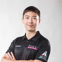 李威