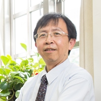 何明果 
