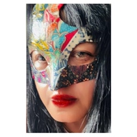 謝佳薇（Kartika Dewi）