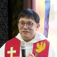 何萬福神父
