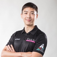 李威